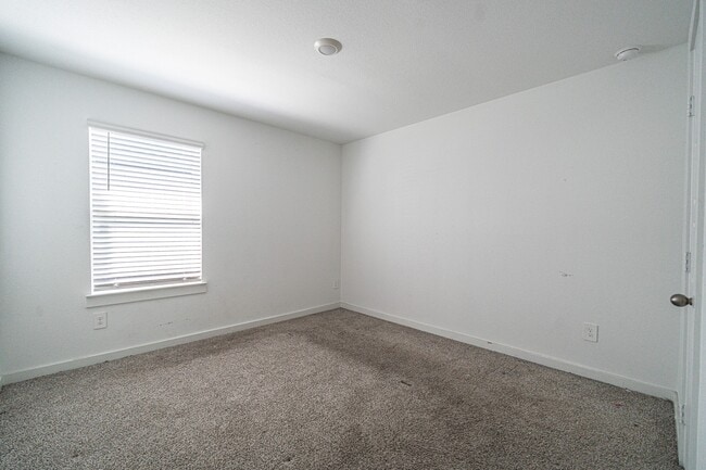 Building Photo - 8730 Anacua Dr