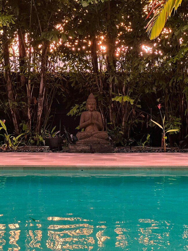 Building Photo - 634 SE 3rd Ave