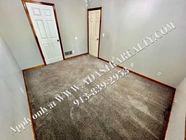 Building Photo - Updated 4 Bed 2.5 Bath in Olathe-Available...