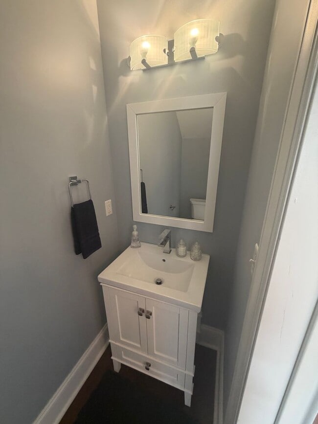 Building Photo - Luxury 3 Bedroom Condo in the Heart of Lawrenceville
