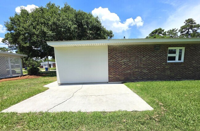 Building Photo - Newly Updated Home in Seagate Village
