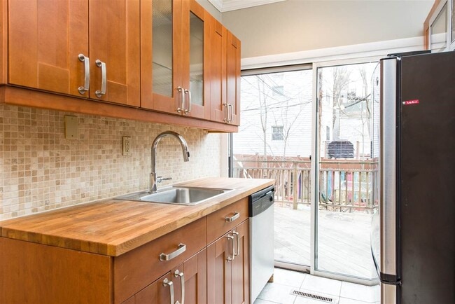 Building Photo - 605 1st St