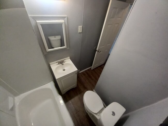 Building Photo - 10040 Mansfield St