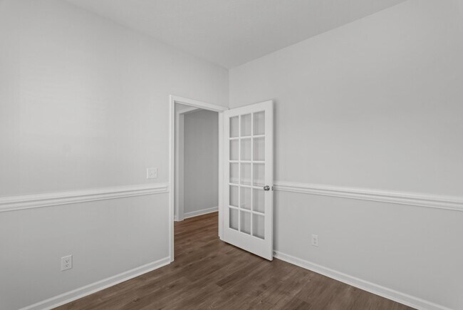 Building Photo - 8163 Snelling Dr