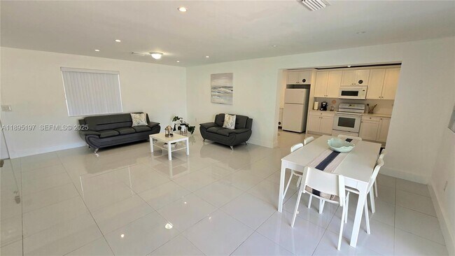 Building Photo - 9331 SW 27th St