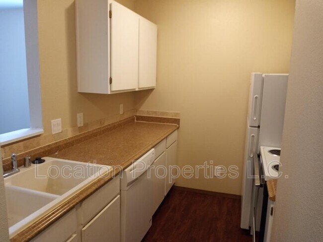 Building Photo - 950 Monterey Way