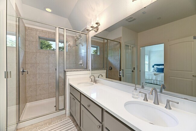 Building Photo - 2400 Winsted Ln