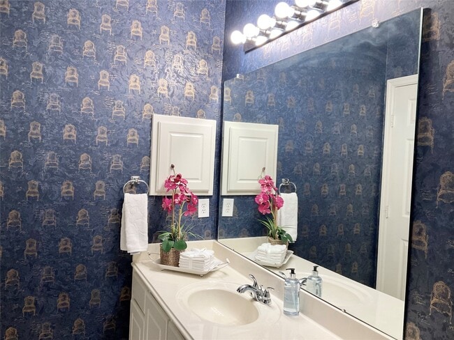 Building Photo - 186 N Valley Oaks Cir