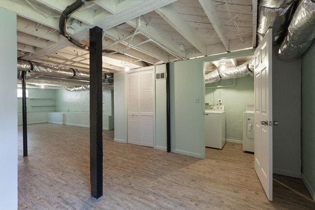 Building Photo - Charming Renovated Bungalow in Grove Park ...