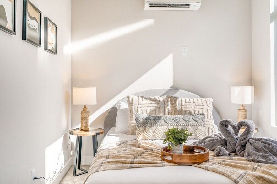 Building Photo - 1600 S Washington St