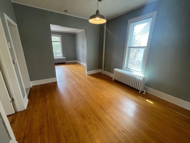 Building Photo - Beautiful 3 Bedroom Home