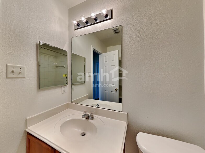 Building Photo - 617 Overton Dr