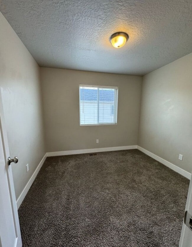 Building Photo - 3129 W 1650 N