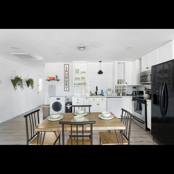 Building Photo - 3330 E Cypress St
