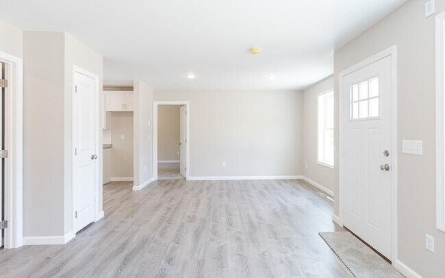 Building Photo - 142 Whitcomb Rd