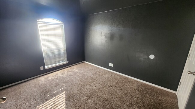 Building Photo - 10703 E 120th Ct N