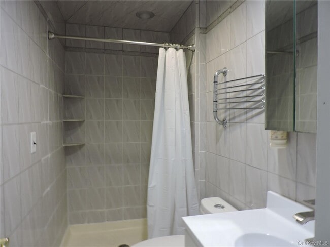 Building Photo - 18 Leach St