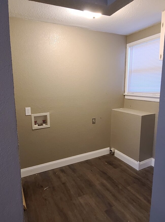 Building Photo - South Greenwood Duplex-2