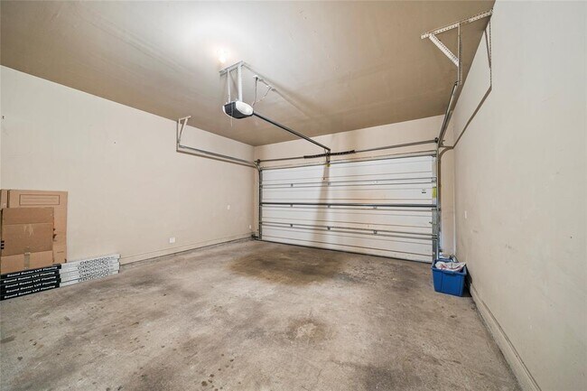 Building Photo - 2804 Sherwin St