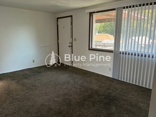 Building Photo - 450 H St
