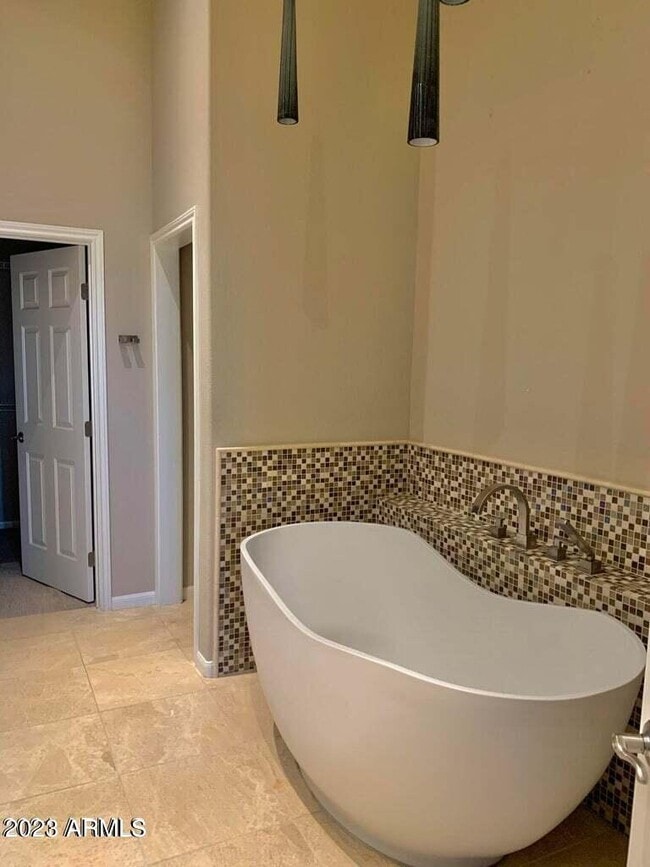 Building Photo - 8245 E Bell Rd