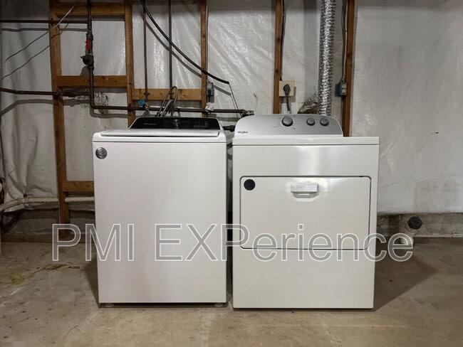 Building Photo - 12740 Wedgedale Ct