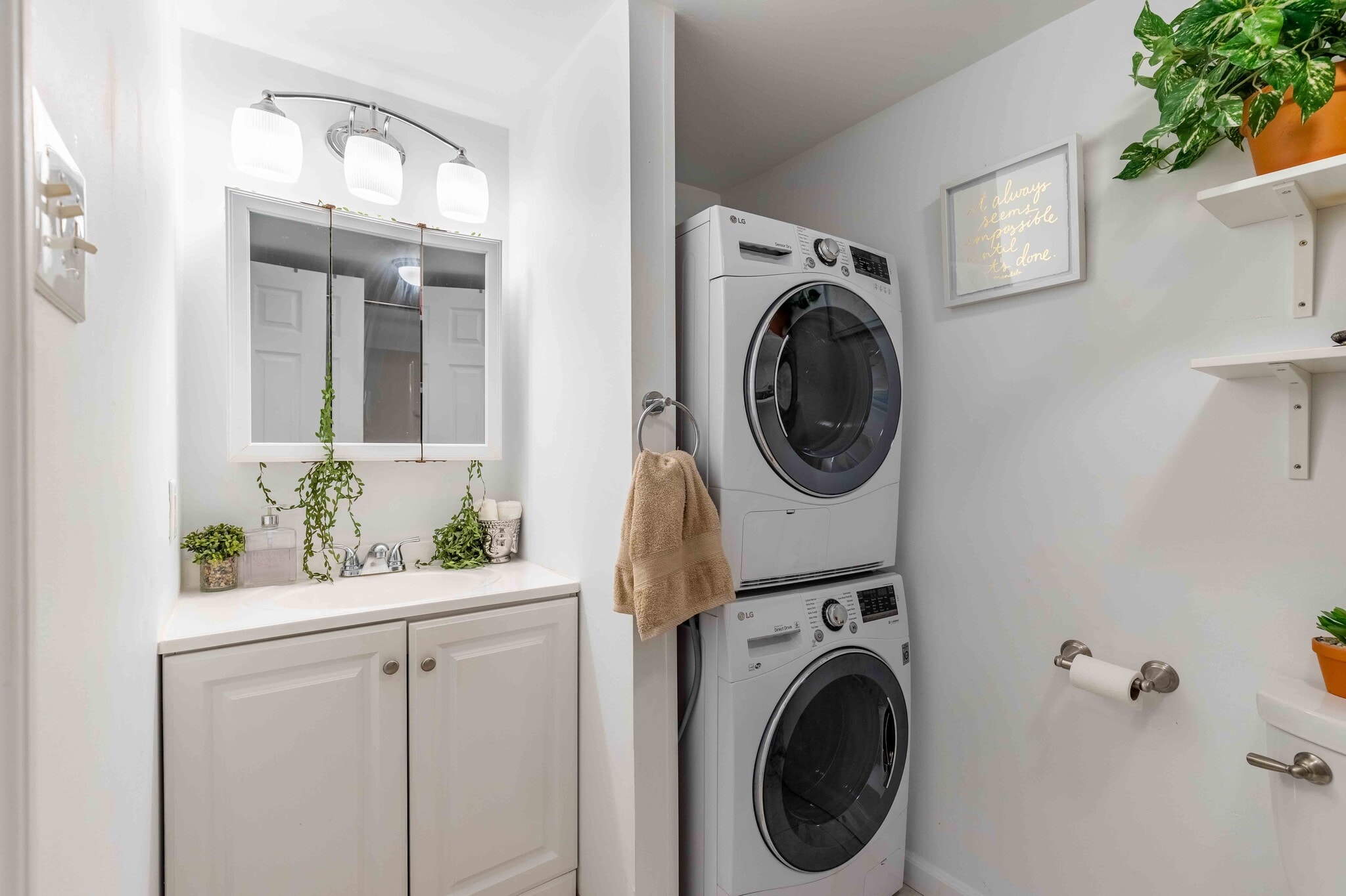 Building Photo - 3307 Valley Dr