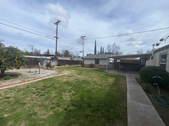 Building Photo - 221 E Griffith Way