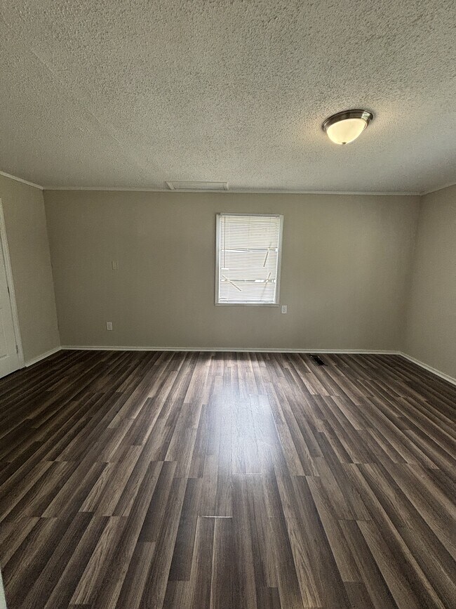 Building Photo - 1300 33rd St Ensley