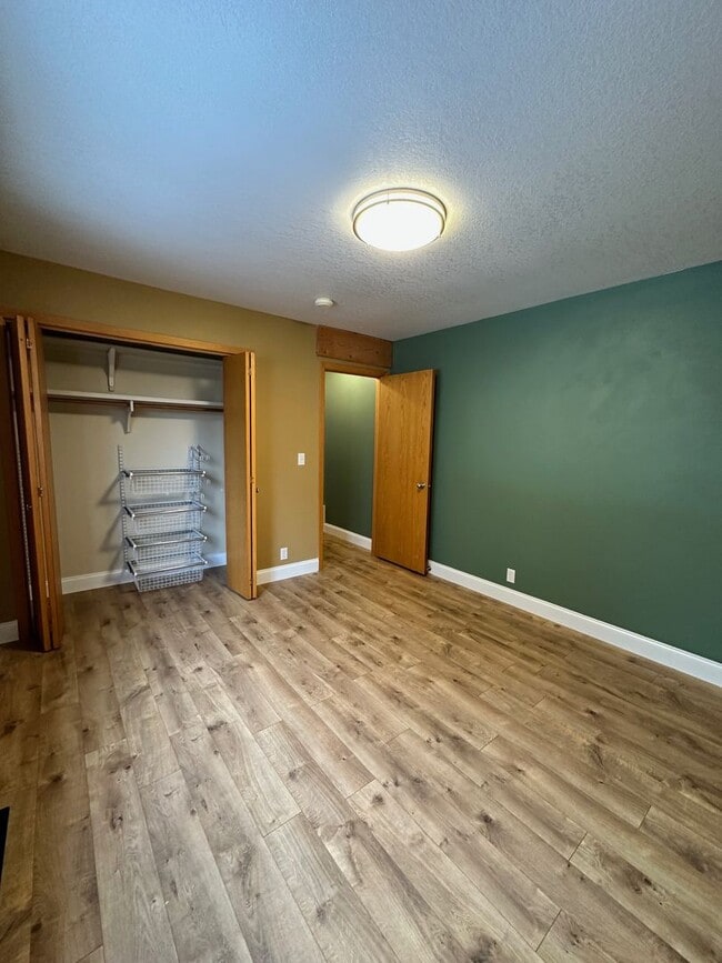 Building Photo - Lovely 3 Bedroom 2 Bath home in great location