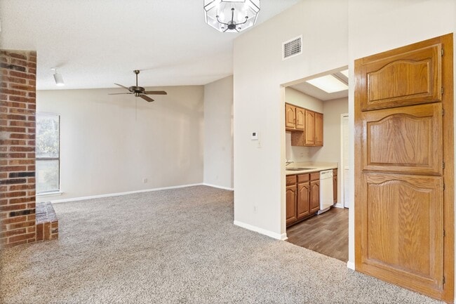 Building Photo - 1 Bedroom 1 bath Covington Oaks