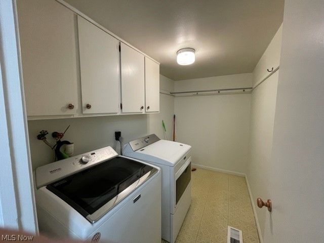 Building Photo - 6960 Carriage Hill Dr
