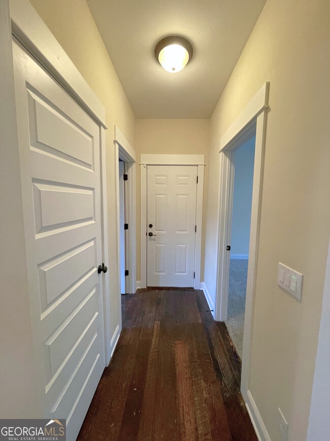 Building Photo - 102 Settlers Hammock Way