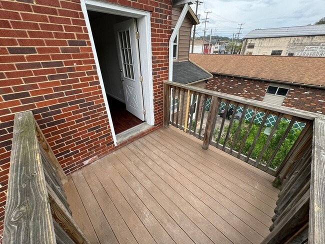 Building Photo - 2605 Walnut St