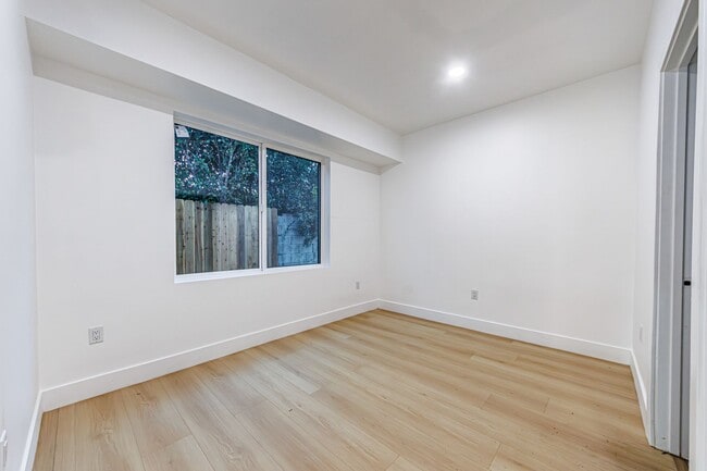 Building Photo - 1656 S Hayworth Ave