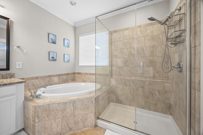 Building Photo - Fully Furnished 3BR Retreat in Riverwalk | Office + Screened Patio