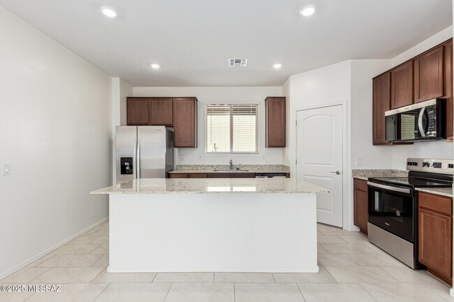 Building Photo - 9253 N Agave Gold Rd