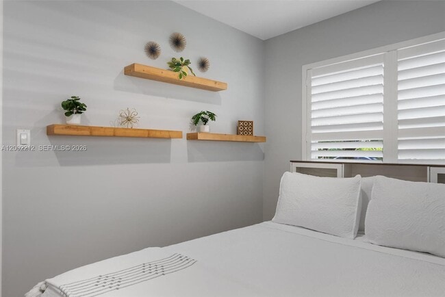 Building Photo - 230 SW 12th Ave