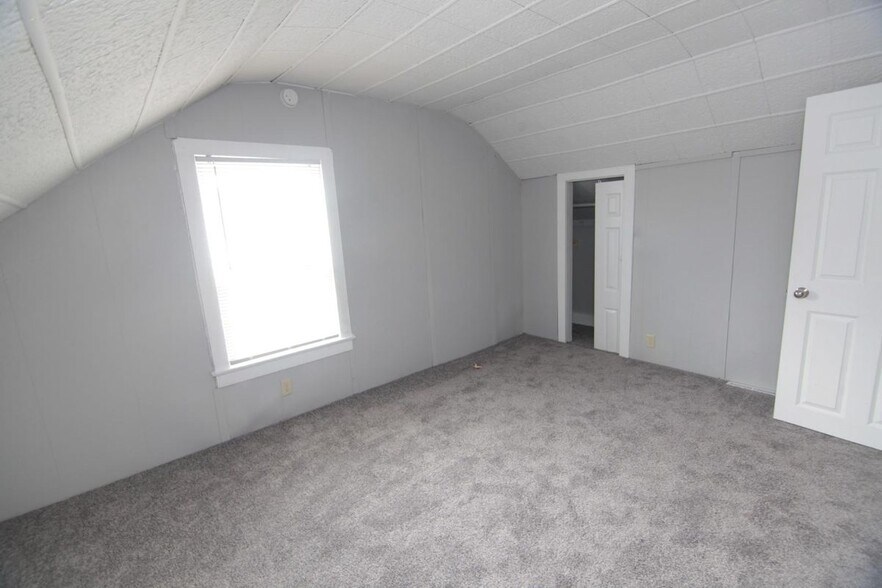 Building Photo - 526 21st St