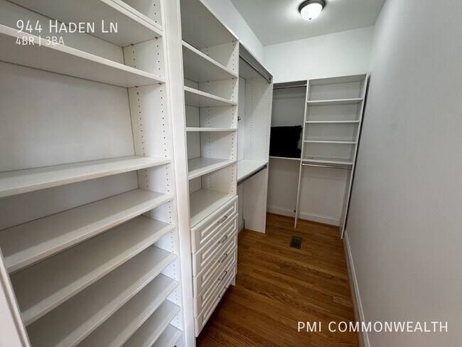 Building Photo - 944 Haden Ln
