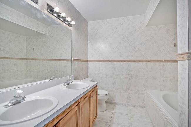 Building Photo - La Vita 3bed/2bath