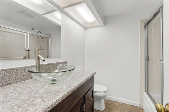 Building Photo - Private Direct-Access 3 Bedroom Townhome with 2 Car Garage, Patio, Balcony, Pool and Tennis