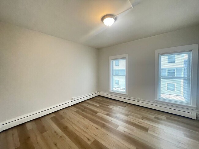 Building Photo - 51 Pennacook St