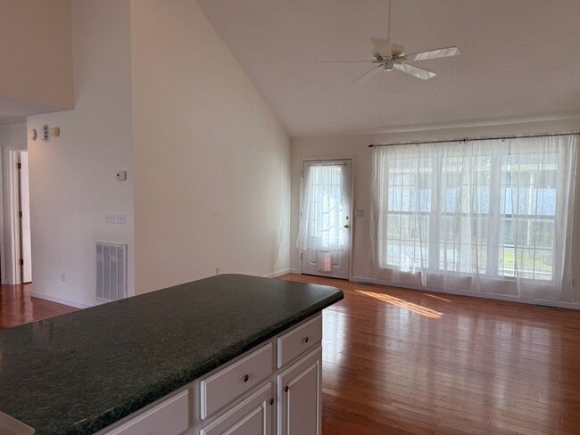 Building Photo - Beautiful Home behind ETSU and 5 minute drive to VAMC