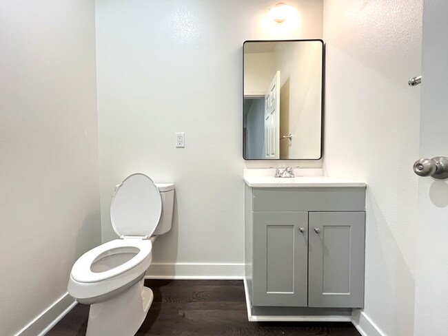 Building Photo - 4 Bed, 4.5 Bath Located in Hawthorne, CA