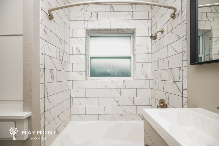 Building Photo - 714 37th St W