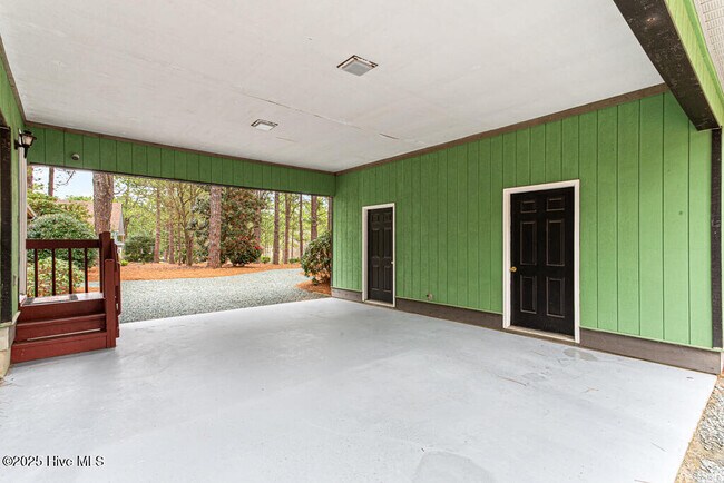Building Photo - 176 Devonshire Ave W