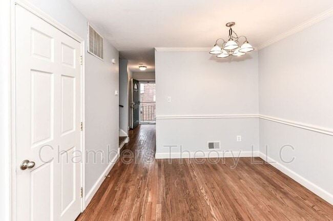 Building Photo - 306 S Wayne St