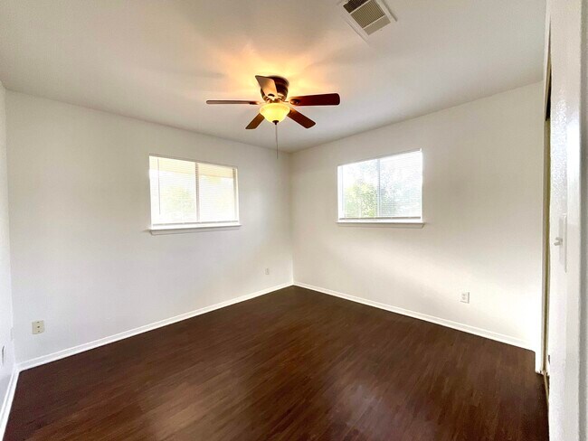 Building Photo - 319 Nolen Dr