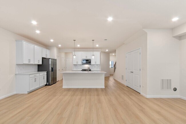 Building Photo - 660 Switchgrass Wy